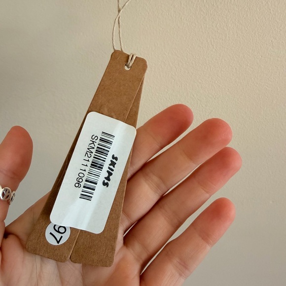 SKIMS Tan Bra - Picture 4 of 7